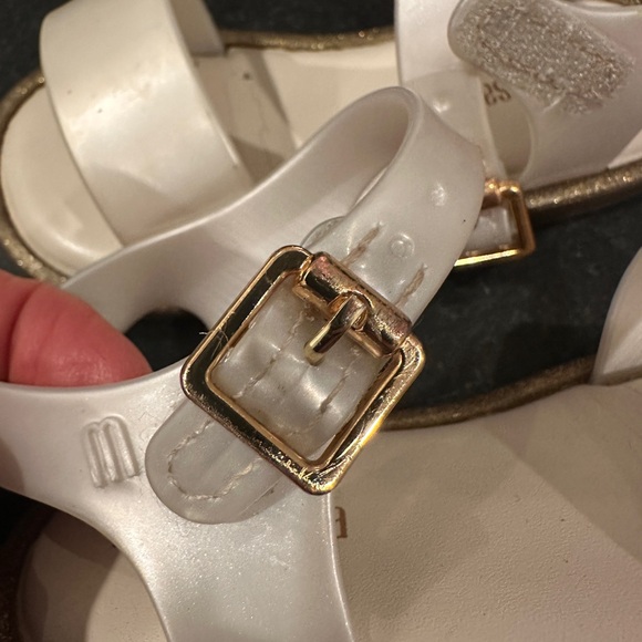 Girls’ Melissa Mini Mar III BB Sandals | Size 8 | White/Glitter - Picture 4 of 6